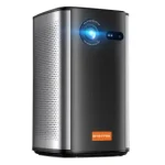 در تصویر، ویدئو پروژکتور BYINTEK P70 با طراحی مدرن و بدنه‌ای جمع‌وجور به نمایش گذاشته شده است.