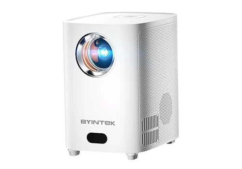 تصویر ویدئو پروژکتور BYINTEK X15 با طراحی مدرن و جمع‌وجور، نمایشگر بزرگ و روشنایی بالا را نشان می‌دهد