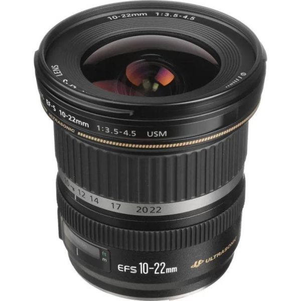 در تصویر، لنز Canon EF 10-22mm f/3.5-4.5 USM با بدنه مشکی حرفه‌ای و طراحی جمع‌وجور دیده می‌شود.