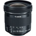 در تصویر، لنز Canon EF-S 10-18mm f/4.5-5.6 IS STM با بدنه مشکی سبک و جمع‌وجور دیده می‌شود.