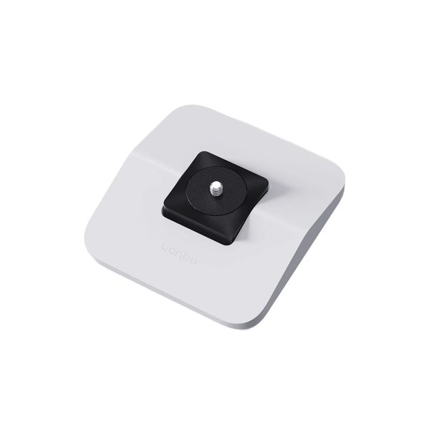 در تصویر، پایه رومیزی کوچک Desktop Stand-Small با طراحی مینیمال و جمع‌وجور مشاهده می‌شود. این پایه با ساختاری مستحکم و سطحی صاف، مناسب قرارگیری پروژکتورهای کوچک، دوربین، مینی‌کامپیوتر یا لوازم جانبی سبک است